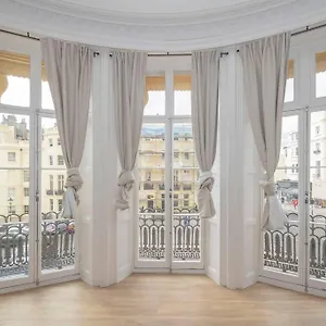 https://one-bedroom-5-mins-away-from-sea.brighton-hotels-england.com