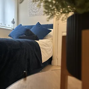https://apt-2-bdr-city-centre-with-parking.cardiffhotelswales.com