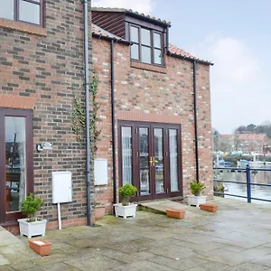 https://moon-river-cottage.yorkshirehotels.net